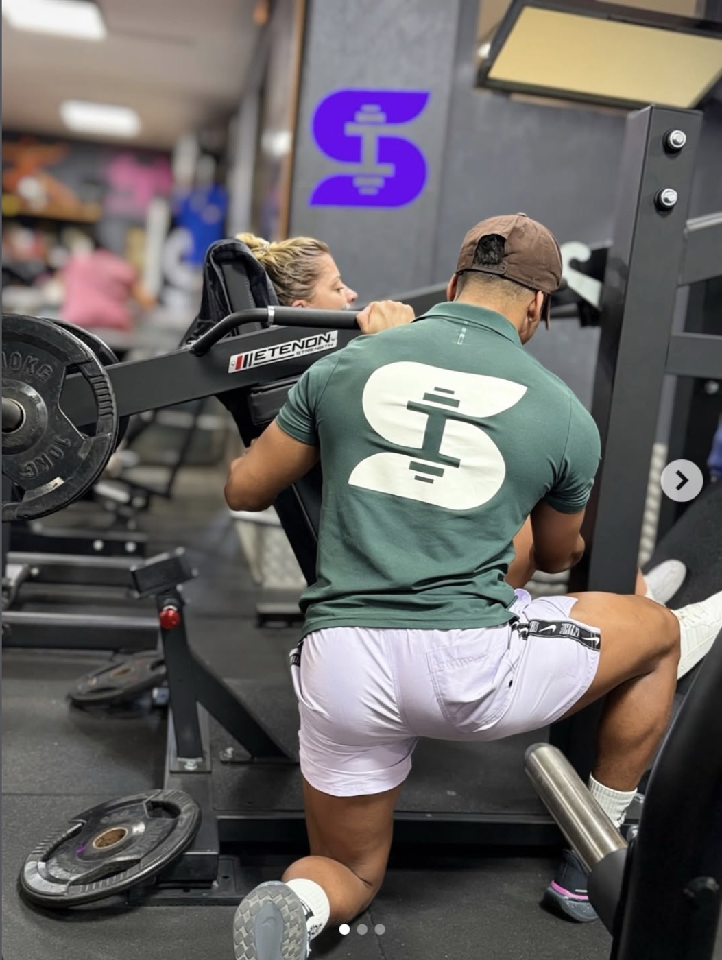 Saulo supervisando un entrenamiento