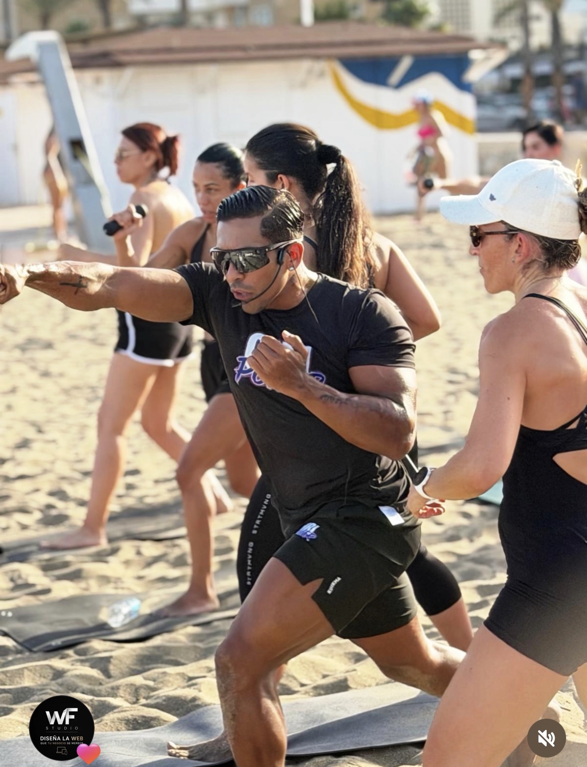 Evento de entrenamiento de Saulo Fitness en la playa